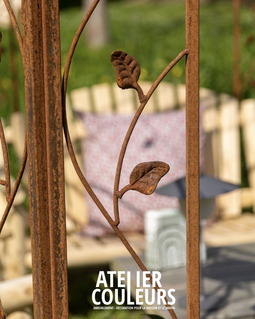 Gloriette avec oiseaux et branches PM